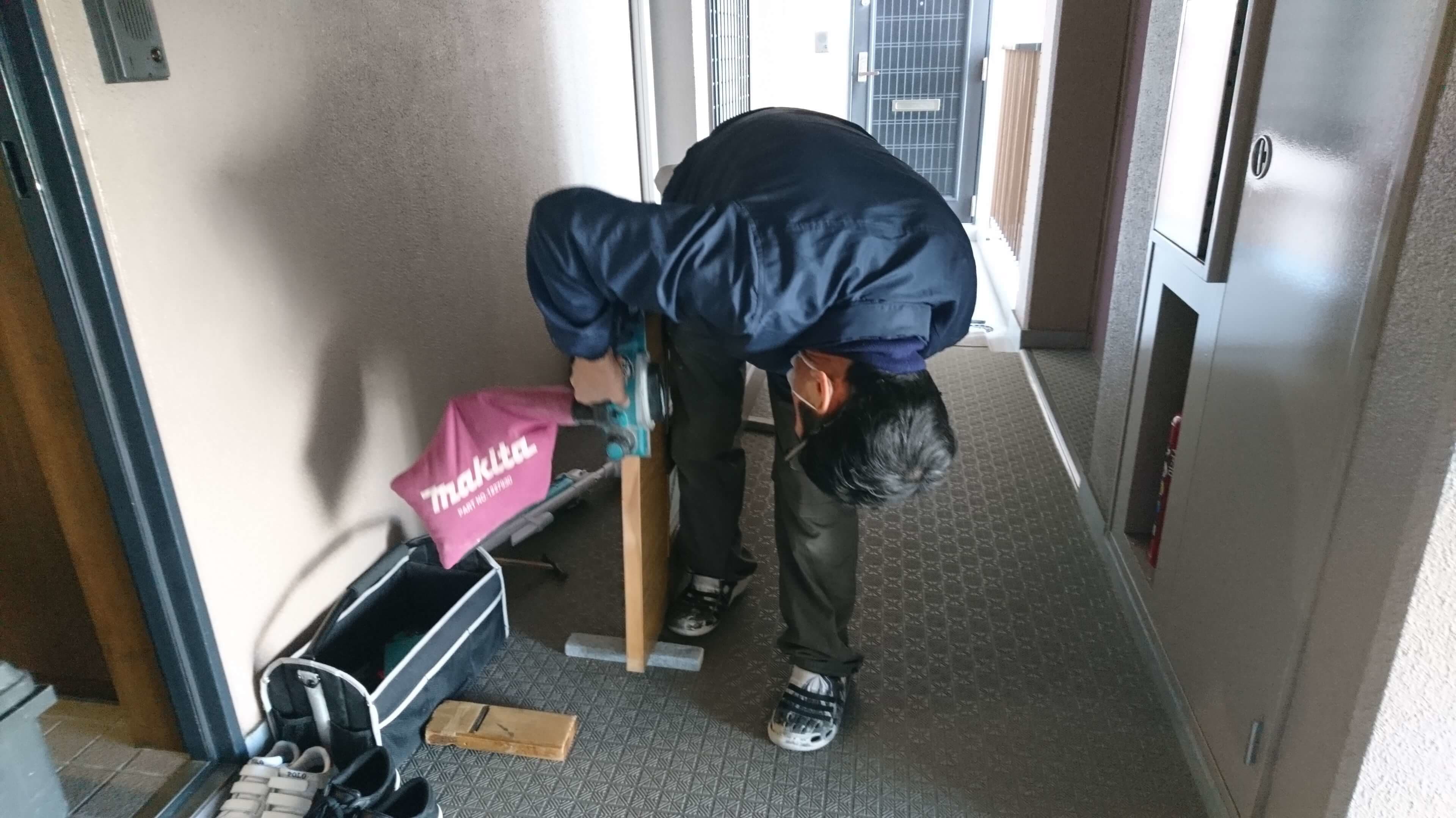 開き戸建付け調整 | 建具の建付け調整なら建具修理の窓口あま市